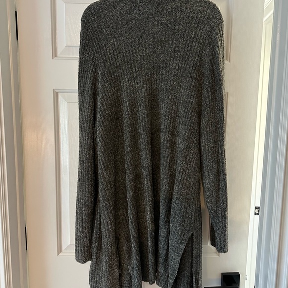 Barefoot Dreams CozyChic Lite® Montecito Cardi in Heathered Loden-Carbon - Picture 3 of 4